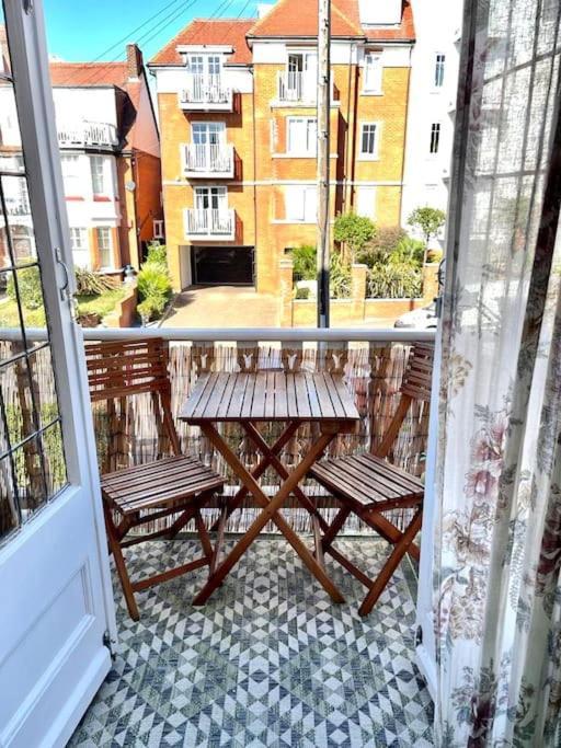 3 Bedroom Spacious Seaside Apartment With Estuary Views Southend-on-Sea Exterior foto